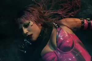 Lady Gaga dans le "Pluie sur moi" vidéo musicale.