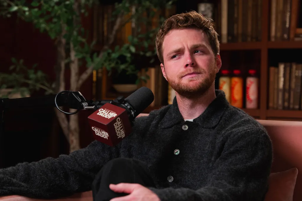 Alex Warren explique ce qui a conduit à cet « horrible » incident de performance aux Grammy Awards : « Je n'en ai jamais parlé »