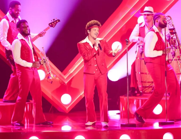 BLACKPINK, Bruno Mars, RAYE & More : quelle est votre nouvelle sortie musicale préférée cette semaine ? Voter!