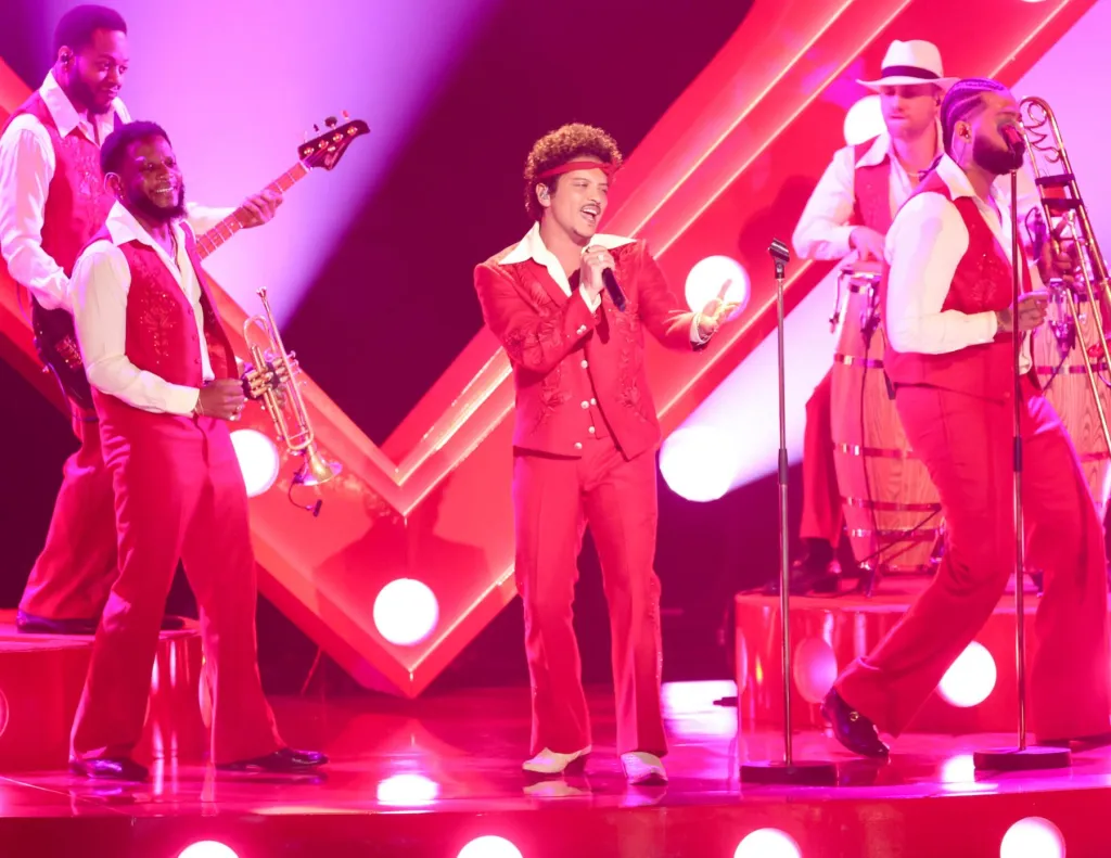 BLACKPINK, Bruno Mars, RAYE & More : quelle est votre nouvelle sortie musicale préférée cette semaine ? Voter!