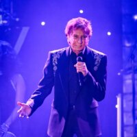 Barry Manilow reporte les spectacles de mai à Las Vegas au milieu d&rsquo;une guérison du cancer