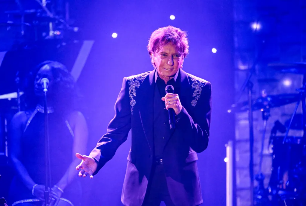 Barry Manilow détaille la chirurgie et la guérison du cancer du poumon « cauchemardesque » : « Cela m'a vraiment, vraiment fait faire le point sur ma vie »