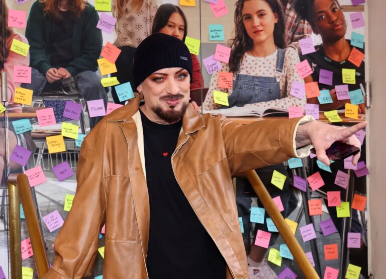 Boy George dit à Chappell Roan de « remonter le moral » après la confrontation avec les paparazzi : « Le monde est à vos pieds, arrêtez de le frapper !