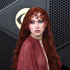 Chappell Roan répond en affirmant que sa sécurité a fait pleurer la fille de la star du football : « Je ne déteste pas les enfants »