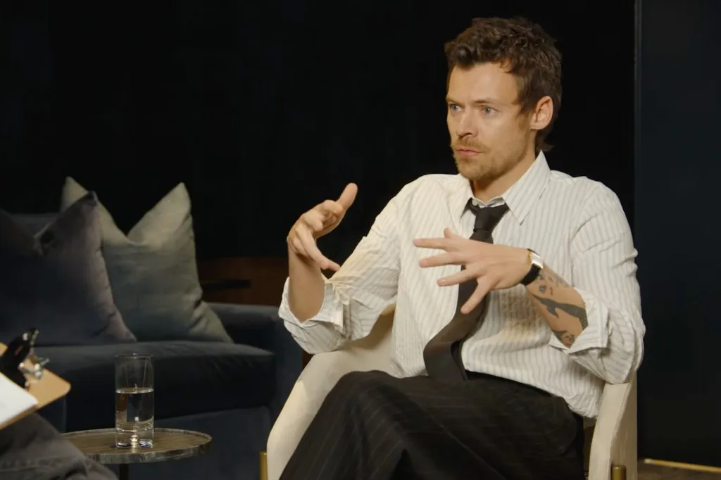 Harry Styles explique comment la pression des One Direction pour « se donner beaucoup de lui-même » au public l'a affecté