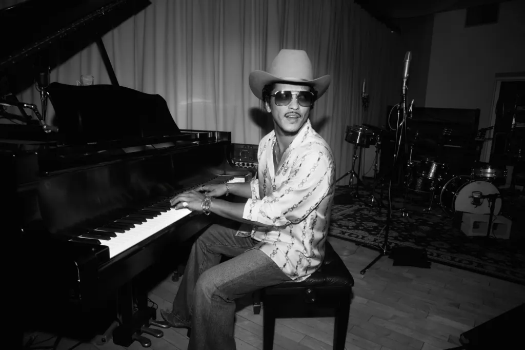 "I Just Might" de Bruno Mars atteint la première place du classement Pop Airplay