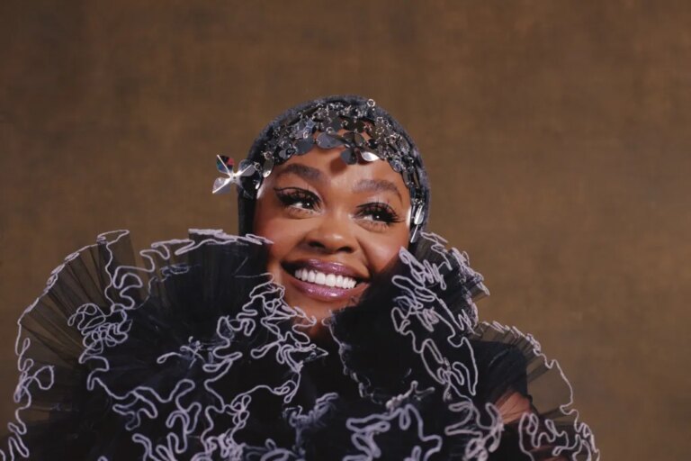 Jill Scott annonce les dates de la tournée mondiale 2026 « À qui cela peut concerner »