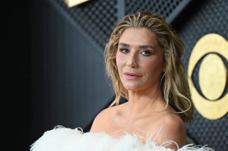 Kesha critique la Maison Blanche pour avoir utilisé sa chanson et qualifie la vidéo de guerre de « l&rsquo;opposé de ce que je défends »