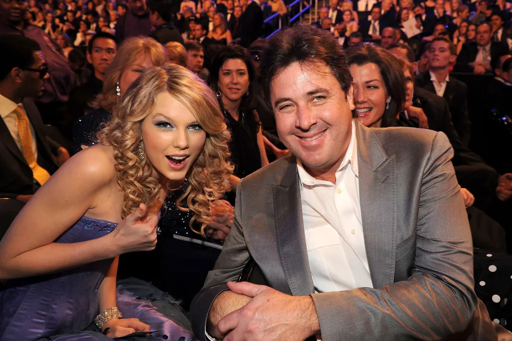 La légende country Vince Gill soutient Taylor Swift pour son entrée au Country Music Hall of Fame : "Je suis fou d'elle"