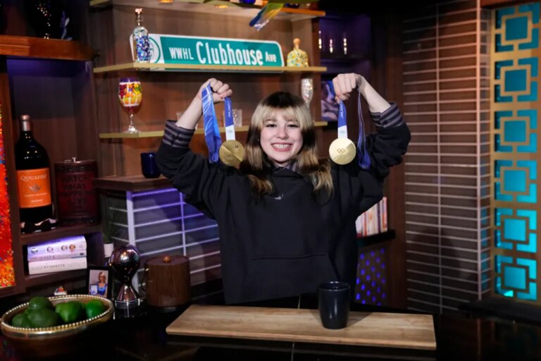 La médaillée d&rsquo;or olympique Alysa Liu explique comment elle a découvert Donna Summer et les chansons sur lesquelles elle veut patiner ensuite