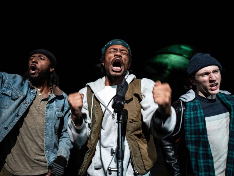 Le captivant « Pression ! » du Théâtre ExPats est un puissant coup de poing dans l&rsquo;estomac