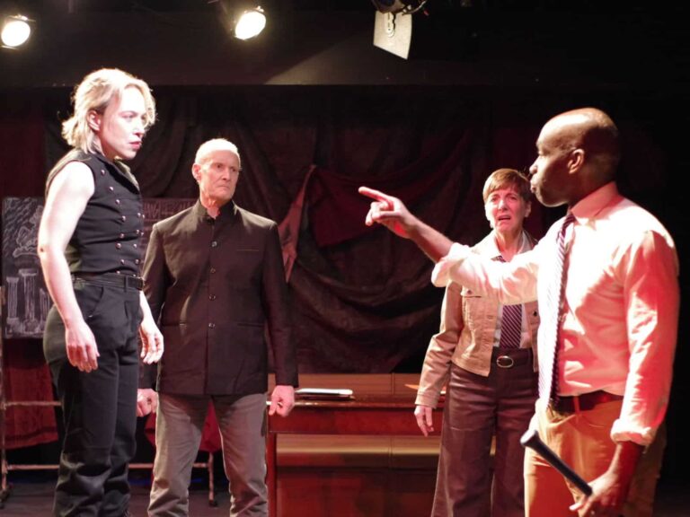 L&rsquo;éclairage de « Coriolanus » au Silver Spring Stage considère le genre comme un pouvoir