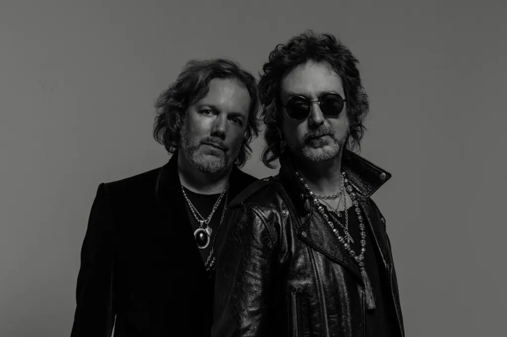 Les Black Crowes partagent leur approche actuelle de la création musicale avec le nouvel album « A Pound of Feathers » : « F— It, Let's Just Keep Going »
