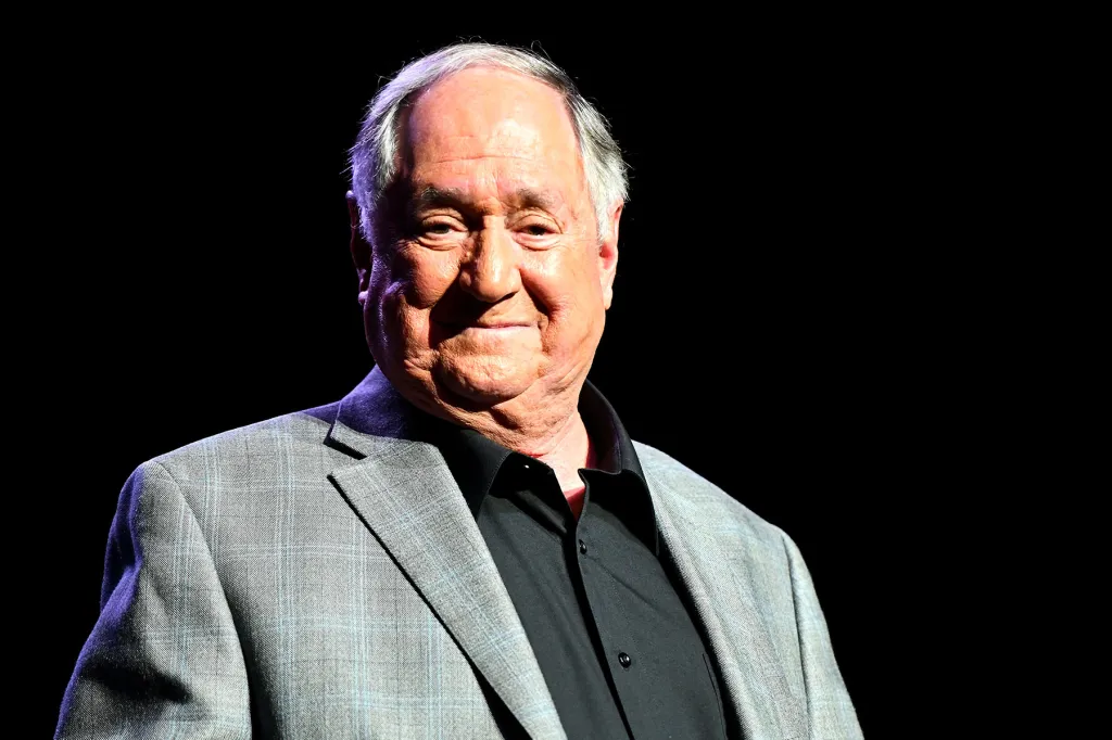Neil Sedaka, auteur-compositeur-interprète légendaire de « Bad Blood » et plus, est décédé à 86 ans