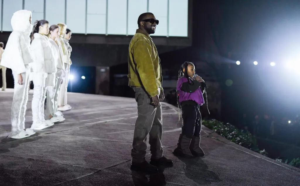 North West présente un nouvel échantillonnage musical, l'un des morceaux les plus sous-estimés de Ye