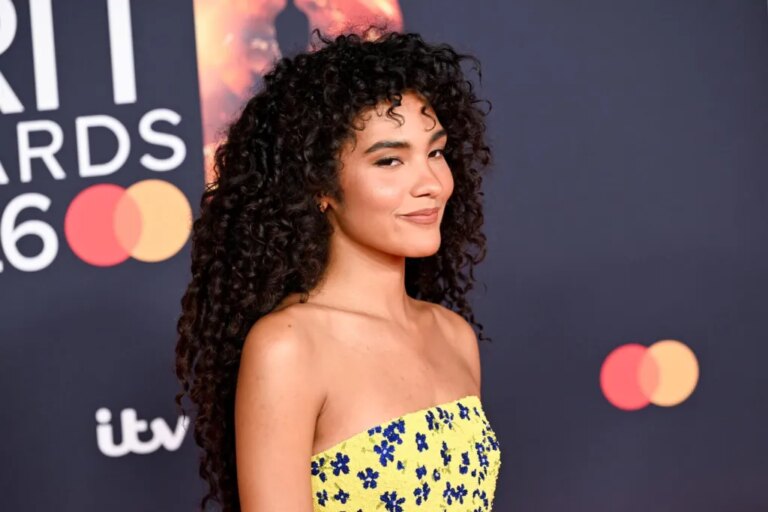 Olivia Dean vient de remporter les BRIT Awards. Est-ce une bonne chose pour la musique britannique ?