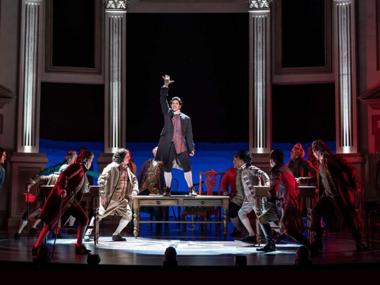 Reprise entraînante de « 1776 » chez Ford chante les fondateurs qui ont dit non à un roi