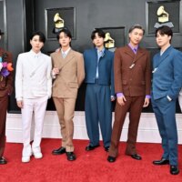 « SWIM » de BTS reçoit le petit traitement en vinyle grâce à Target