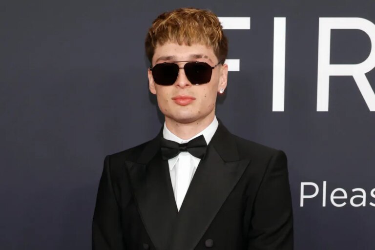 Setlist de la tournée Dinastía de Peso Pluma : voici chaque chanson du spectacle de lancement