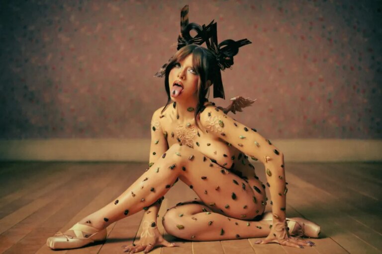 Melanie Martinez se classe numéro 1 des meilleurs albums rock et alternatifs avec « Hades »