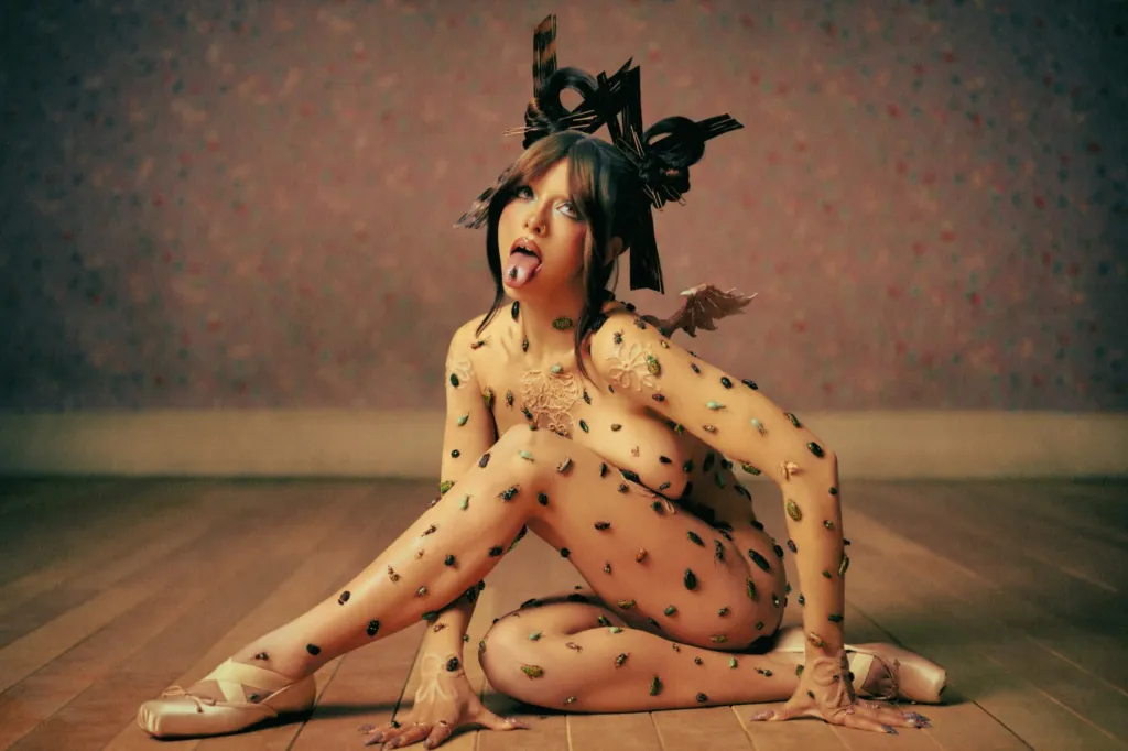 Melanie Martinez se classe numéro 1 des meilleurs albums rock et alternatifs avec « Hades »