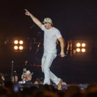 Morgan Wallen et Ella Langley présentent sur scène leur nouveau duo « I Can&rsquo;t Love You Anymore »