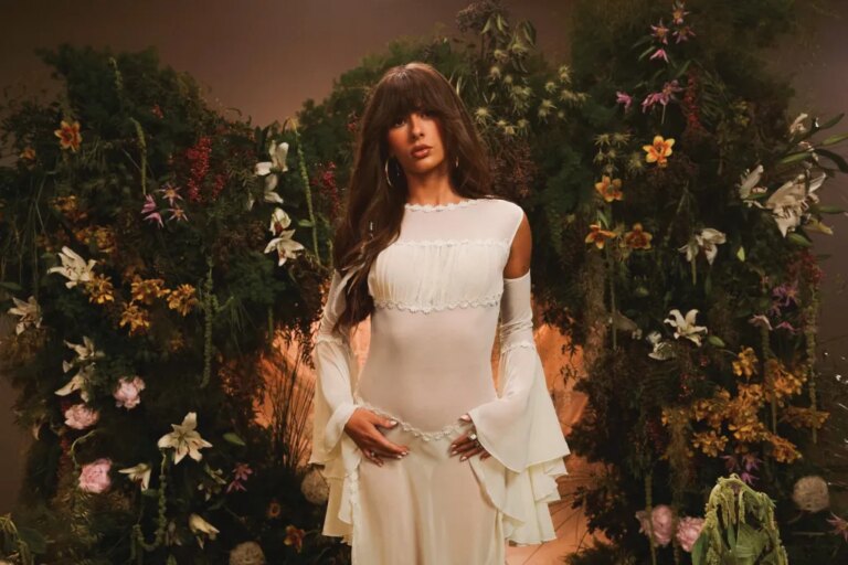 Ella Langley en tête du classement des artistes 100 pour la première fois et classe 15 chansons sur Hot 100 de « Dandelion »