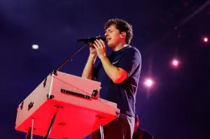 Charlie Puth à Charlie Puth : Tout ce qui est intelligent ! Tournée mondiale organisée à la Viejas Arena le 22 avril 2026 à San Diego, en Californie.