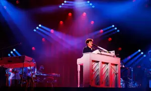Charlie Puth à Charlie Puth : Tout ce qui est intelligent ! Tournée mondiale organisée à la Viejas Arena le 22 avril 2026 à San Diego, en Californie.