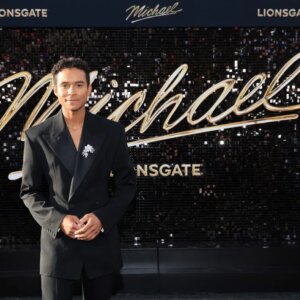 Le catalogue de Michael Jackson bat toujours des records lors de la troisième semaine du biopic « Michael » (et Janet est debout aussi)