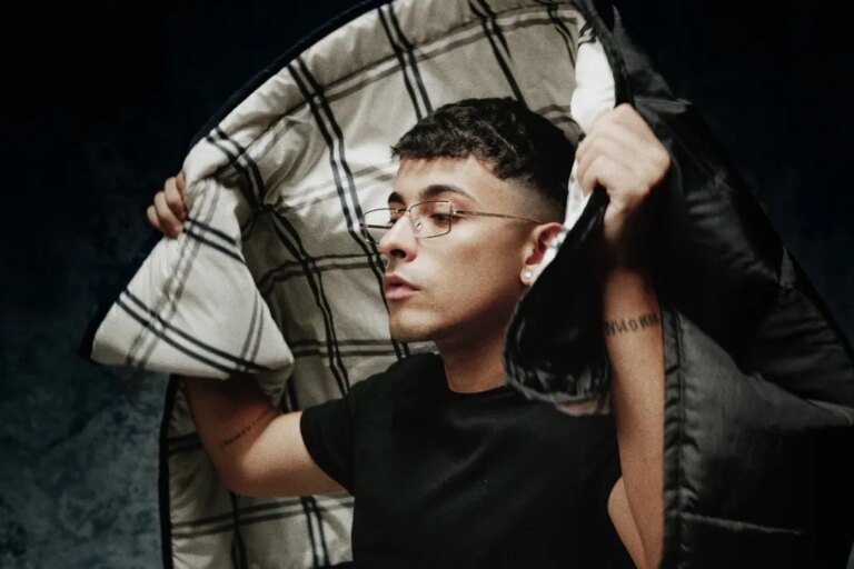 Album « TURR4ZO » de Trueno et plus : votez pour la meilleure nouvelle sortie de musique latine cette semaine