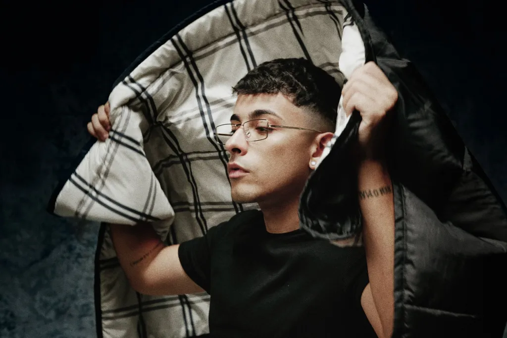 Album « TURR4ZO » de Trueno et plus : votez pour la meilleure nouvelle sortie de musique latine cette semaine