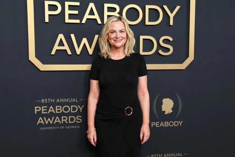 Amy Poehler, James L. Brooks et d&rsquo;autres seront honorés aux Peabody Awards 2026