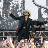 Bruno Mars donne le coup d&rsquo;envoi de sa tournée romantique à Las Vegas et reçoit la clé du Strip lors du « Bruno Mars Day »