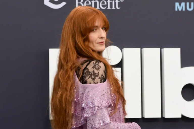 Florence + the Machine s&rsquo;associe à Planned Parenthood en tournée au milieu de la lutte « à vie et à mort » pour le droit à l&rsquo;avortement