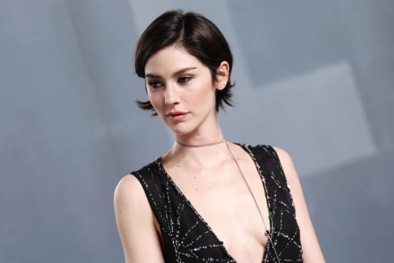 Gracie Abrams présente un extrait de chanson éthérée suivant des indices énigmatiques de « sorcière »