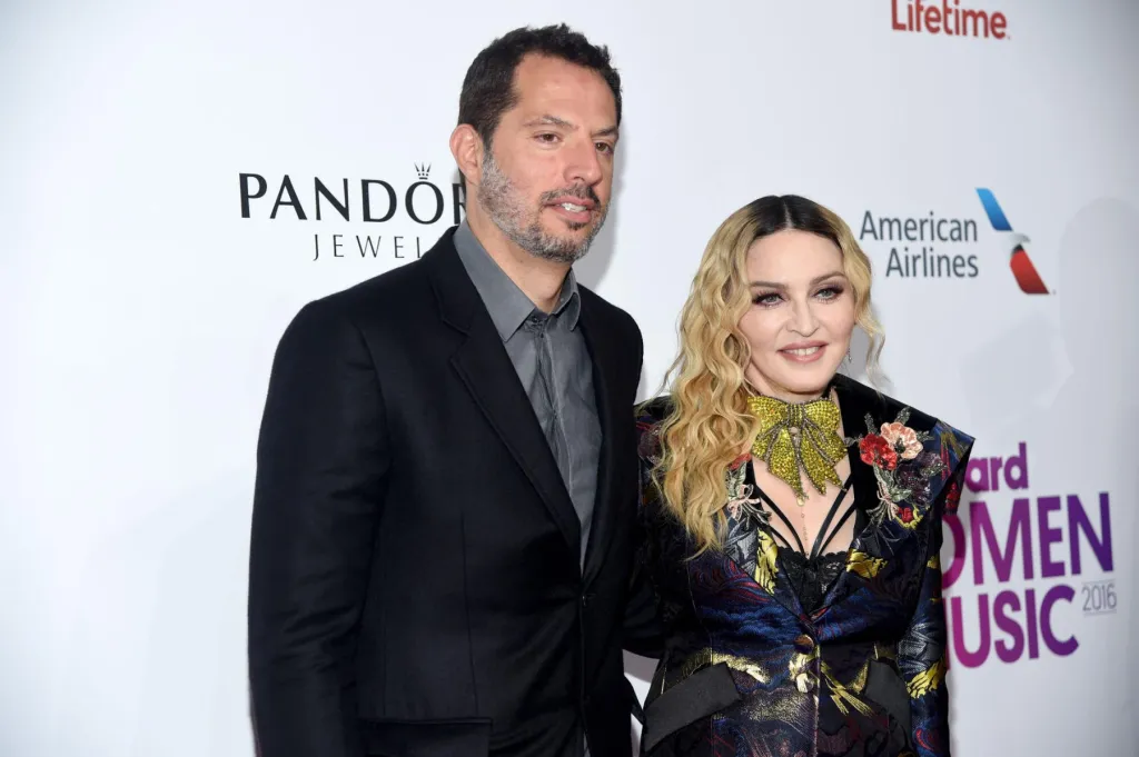 Guy Oseary, manager de Madonna, fait l'éloge de Sabrina Carpenter après le tournage de Coachella : "Toujours montré de l'amour pour la reine"