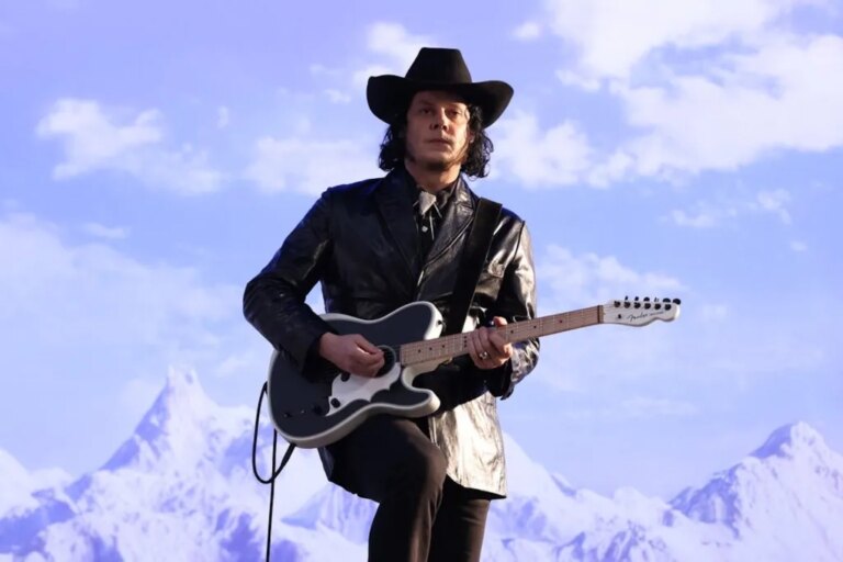 Jack White bouscule de manière hilarante le solo de guitare dans le sketch de la chanson country « SNL » de Jack Black : regardez