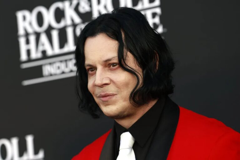 Jack White dénonce le « blasphème » du message Jésus-Christ de Donald Trump : « Comment tant de millions de personnes sont-elles tombées amoureuses de cet escroc ? »