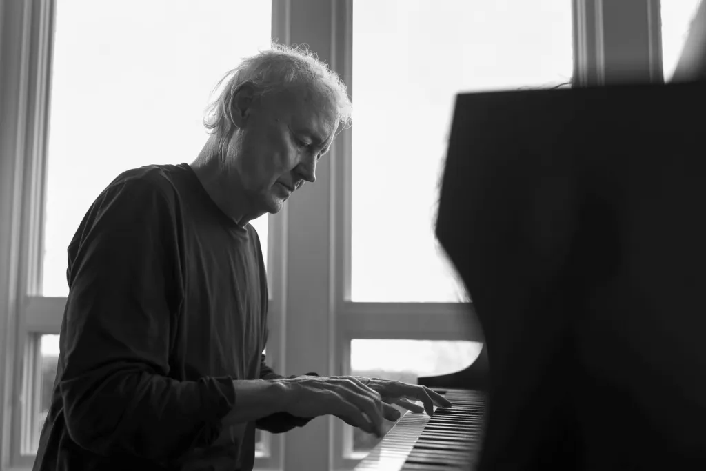 "J'essayais de ne pas écrire de chansons" : comment Bruce Hornsby s'est remis d'un burn-out pour enregistrer "Indigo Park"
