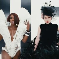 Lady Gaga et Doechii sont « nées pour le défilé » dans la vidéo avant-gardiste de la collaboration « Le Diable s&rsquo;habille en Prada 2 »