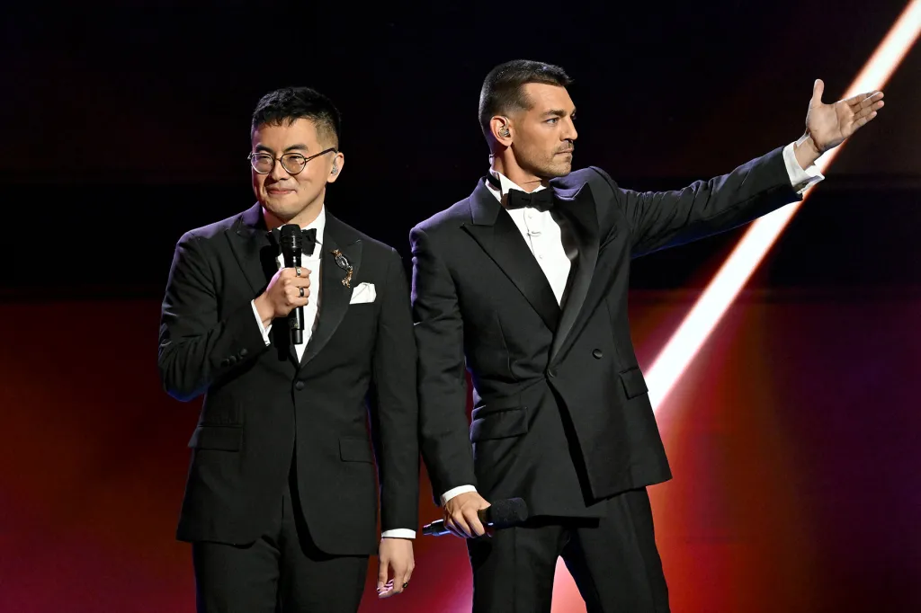 Les Las Culturistas Culture Awards, organisés par Bowen Yang et Matt Rogers, préparent le retour de Bravo & Peacock