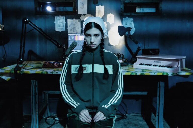 Nadya des Pussy Riot inculpée et ajoutée à la « liste des personnes recherchées » en Russie