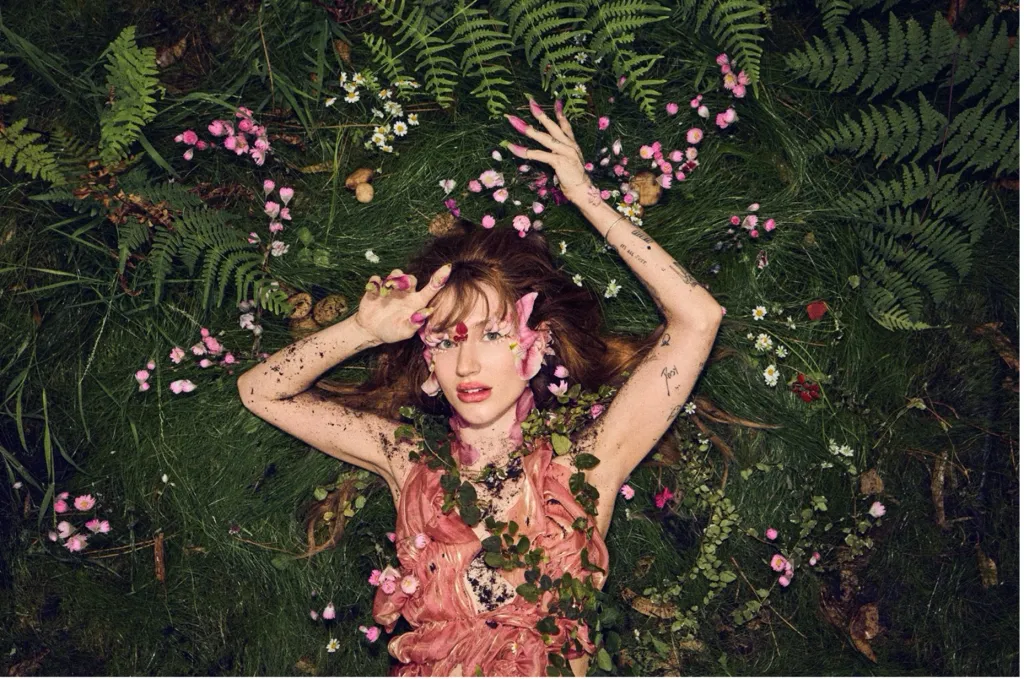 Peach PRC sort son premier album « Porcelain » et partage une nouvelle vidéo pour « Hold It for Her »