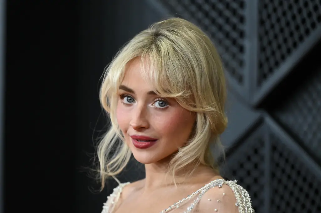 Sabrina Carpenter s'excuse pour sa réaction au chant de la foule à Coachella : "Maintenant, je sais ce qu'est une Zaghrouta"