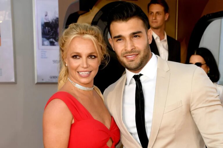 Sam Asghari espère que Britney Spears « guérit » après que la chanteuse se soit inscrite dans un centre de traitement