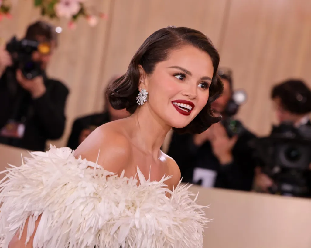Selena Gomez s'extasie sur le coup d'envoi de la tournée Demi Lovato : "Je suis en larmes... sans conteste l'un des meilleurs spectacles"