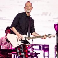 Tom Dumont de No Doubt révèle un diagnostic précoce de la maladie de Parkinson : « Cela a été une lutte »