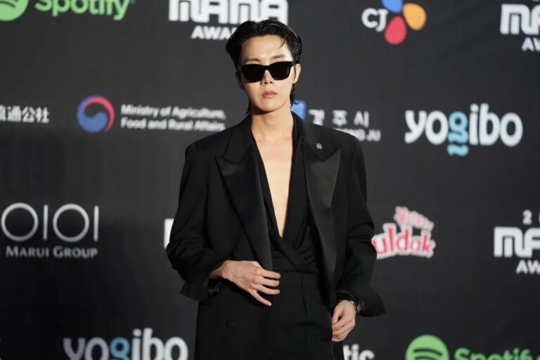 j-hope annonce le décès de la grand-mère qui « m&rsquo;a élevé depuis que j&rsquo;étais petite » lors d&rsquo;un concert de BTS