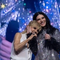 Laura Pausini réalise son rêve de chanter « Hijo de la Luna » avec Ana Torroja au Mexique
